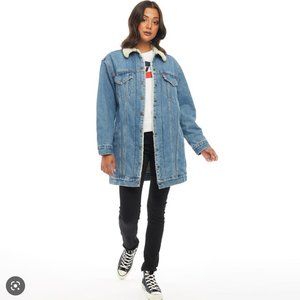 Levis' Lengthened Sherpa Trucker Jacket // Size Small